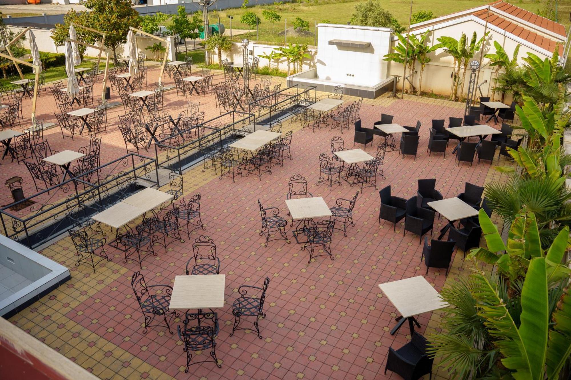 Hotel Oasis Podgorica Eksteriør bilde