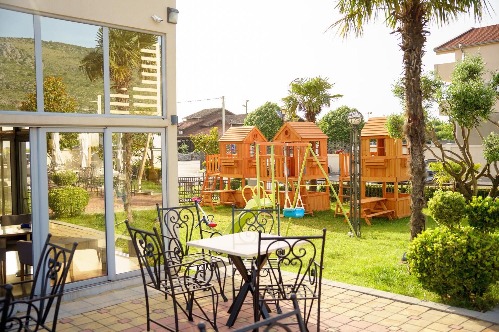Hotel Oasis Podgorica Eksteriør bilde