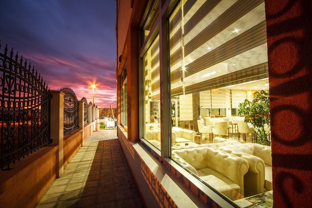 Hotel Oasis Podgorica Eksteriør bilde