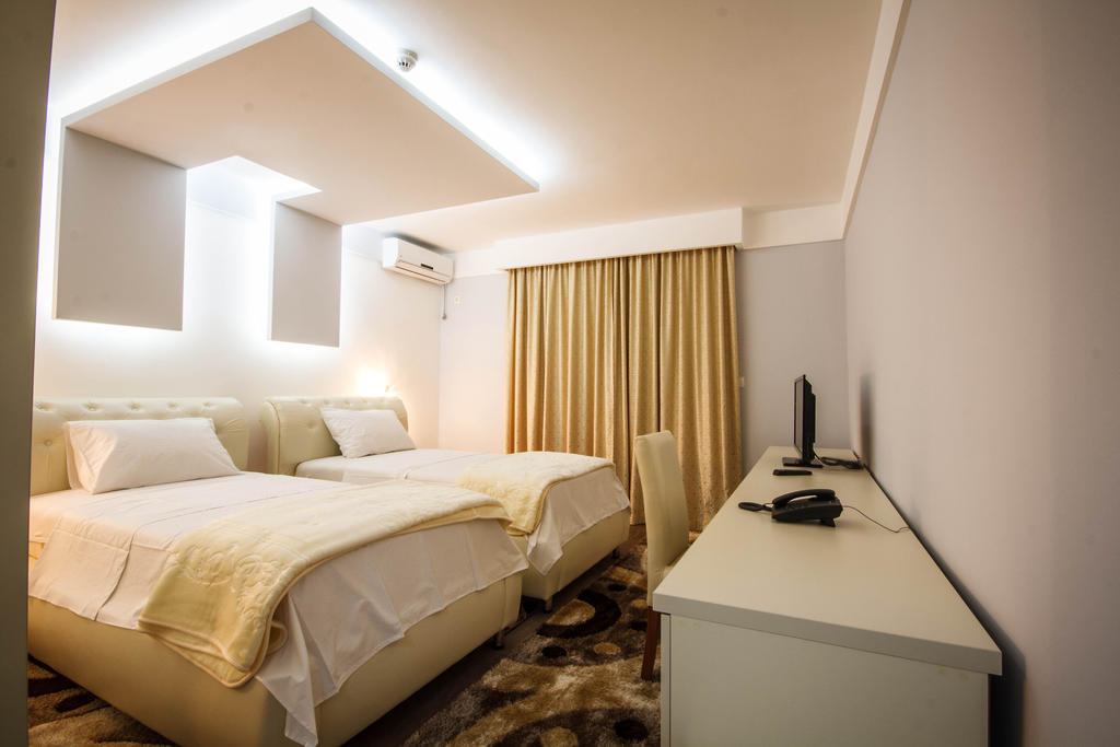 Hotel Oasis Podgorica Rom bilde