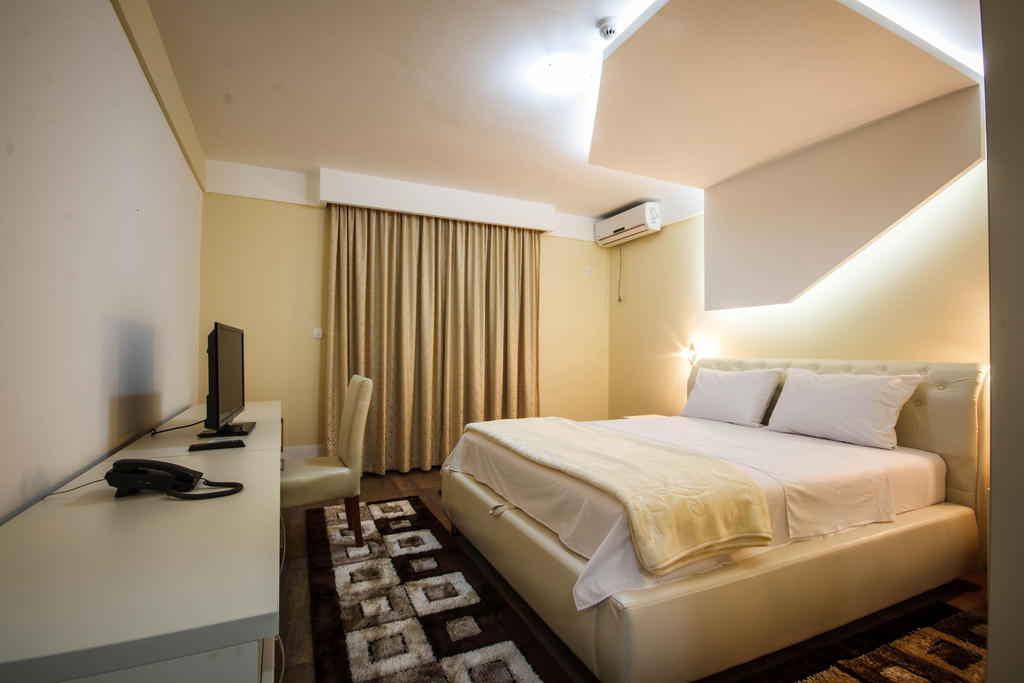Hotel Oasis Podgorica Rom bilde