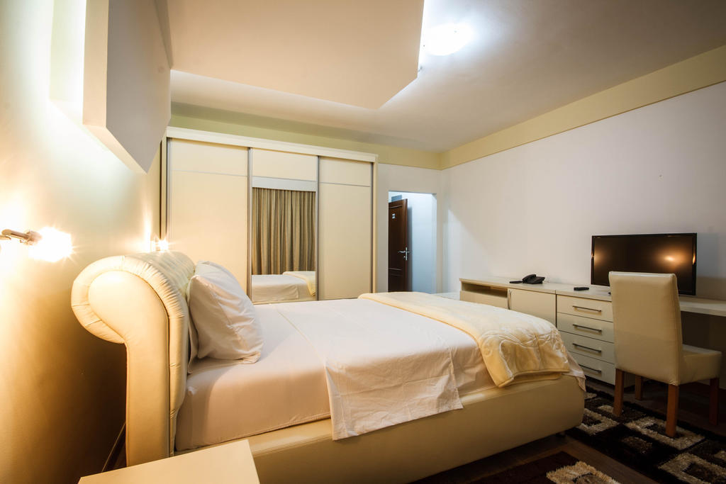 Hotel Oasis Podgorica Rom bilde